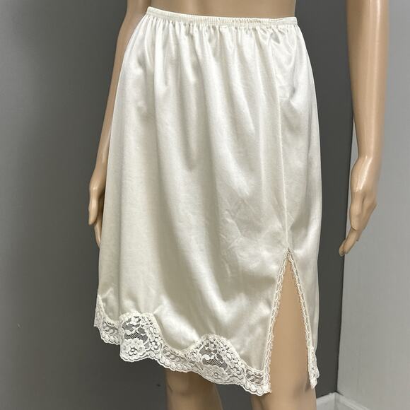 Vintage Adonna Half Slip Size Small 100% Nylon Beige Ivory Lace Trimmed Slit USA - Picture 1 of 7